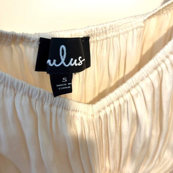 Lulu's Women Cream Satiny Milkmaid Off the Shoulder Top in Size S - Picture 10 of 11